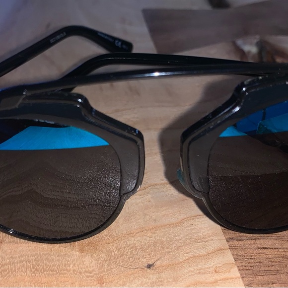 Christian Dior Sunglasses - Picture 2 of 7